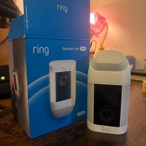 Ring Spotlight Cam Pro, Battery with extra Quick Release Battery